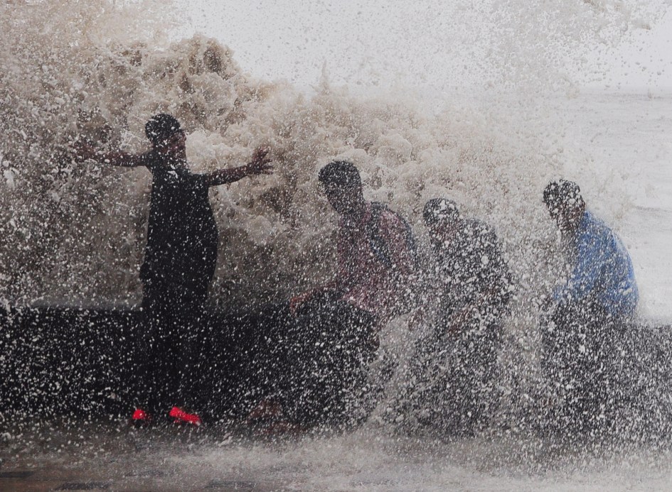 Mumbai, India - 22 June 2015:People enjoying the high tide at Worli seaface in Mumbai, India, on Monday, June 22, 2015. (Photo by Aloise Tiers/ Hindustan Times)
